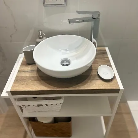 Volare House باري